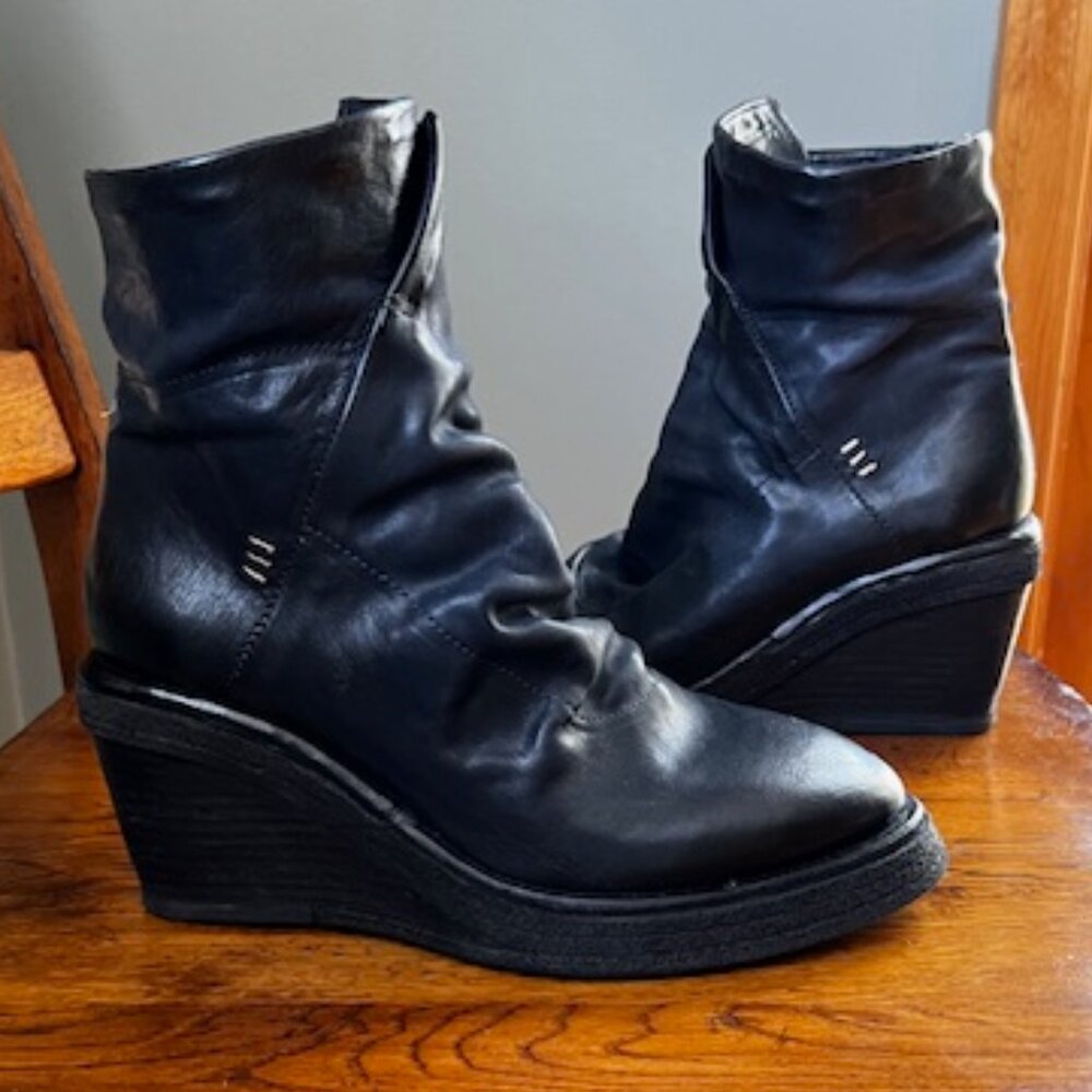 A.S.98 Tremont Leather Wedge Ankle Boot, size EU 40, color Navy Blue